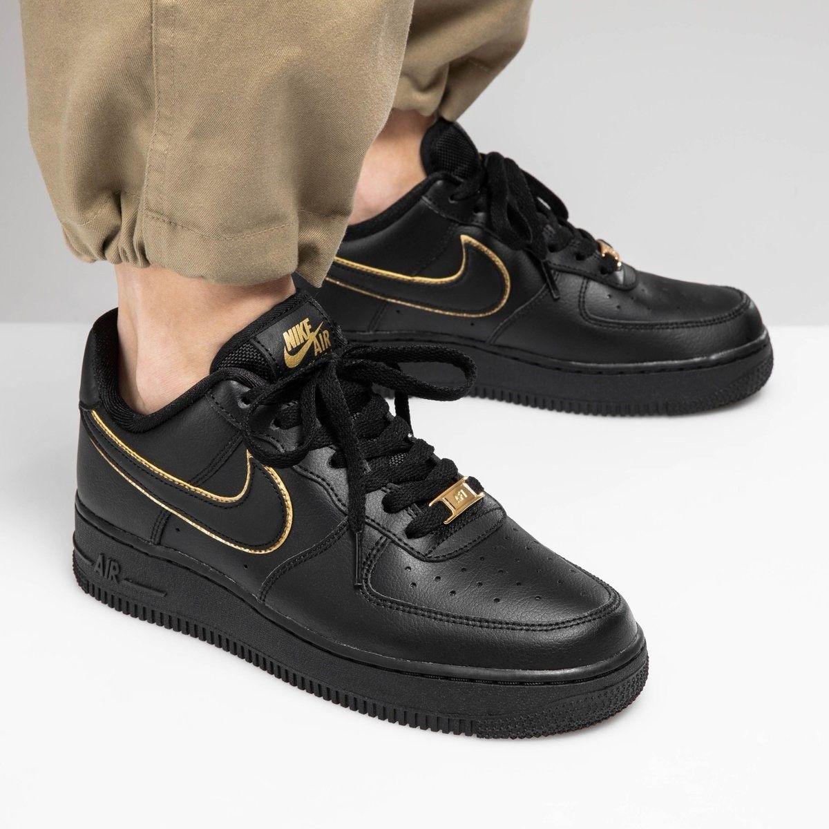 Nike Air Force Preto Dourado