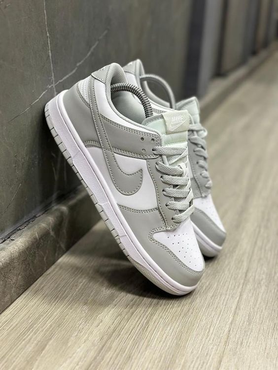 Nike Dunk Low Cinzento