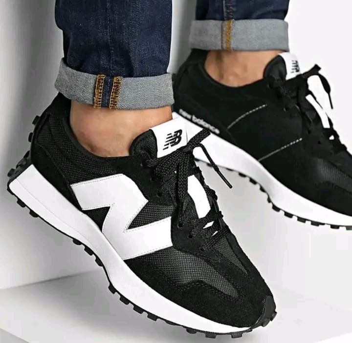 New Balance 327 Preto New Balance 327 Preto