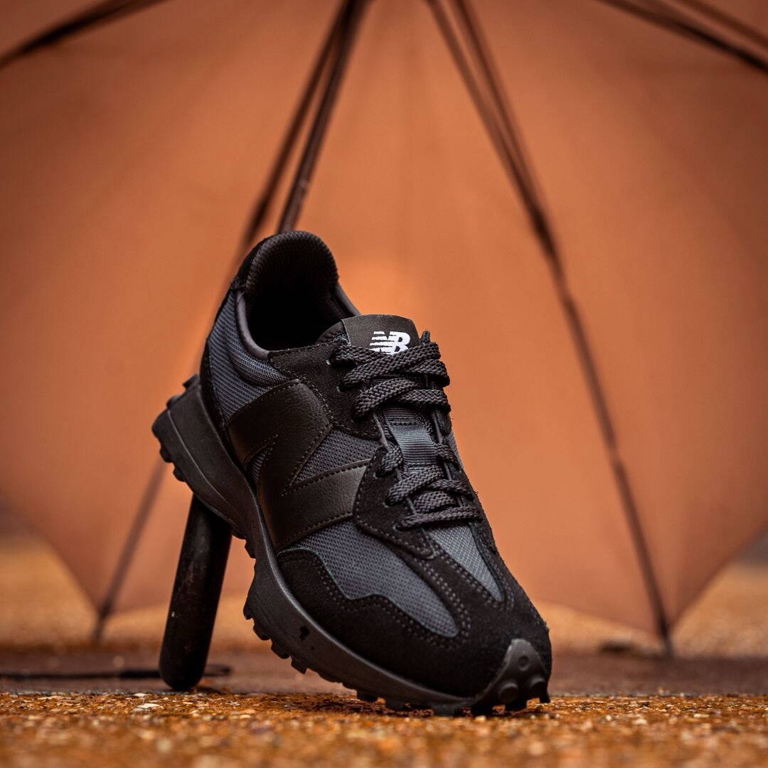 New Balance 327 Preto New Balance 327 Preto