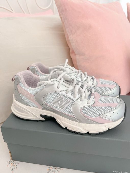 New Balance 530 Branco/ Rosa New Balance 530 Branco/ Rosa